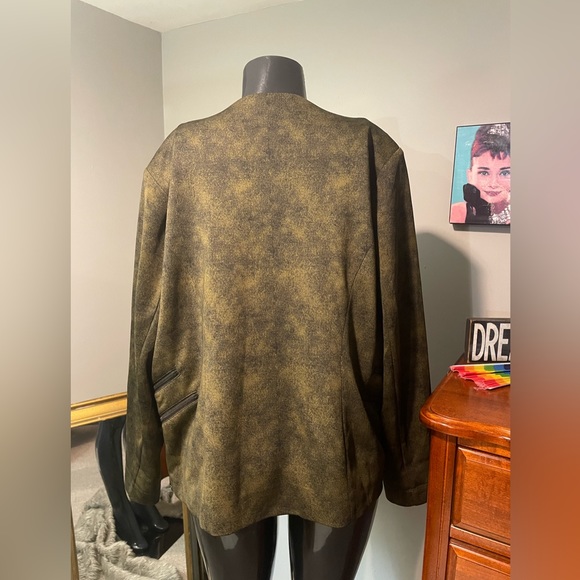 Women’s Plus Size Boutique Blazer ( 1X ) - Picture 2 of 4